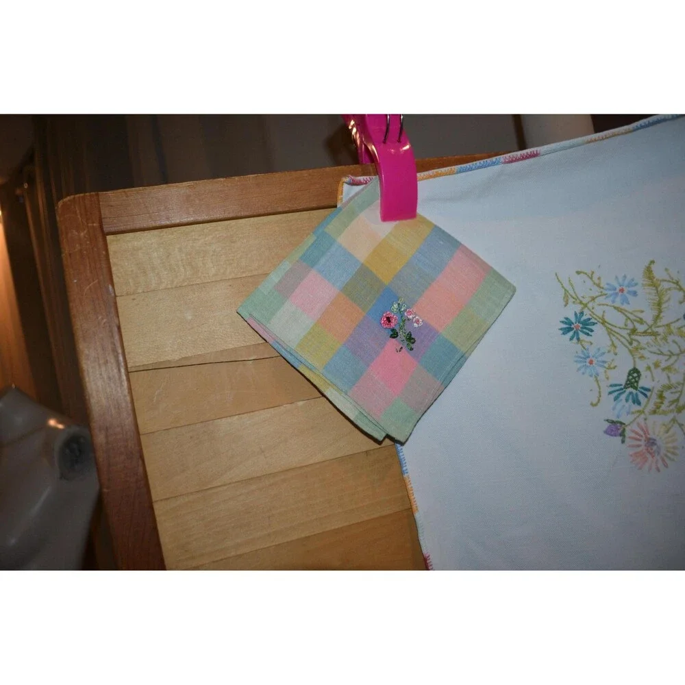 Tablecloth Floral Stitching with Napkins Jardinière - Picture 4 of 8